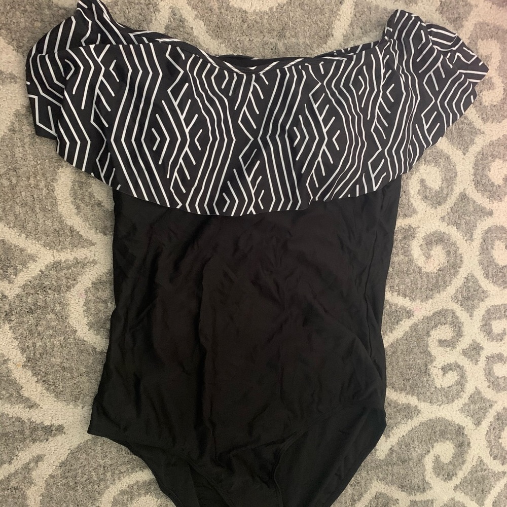 Shein one piece swimsuit. New without tag. 2XL
